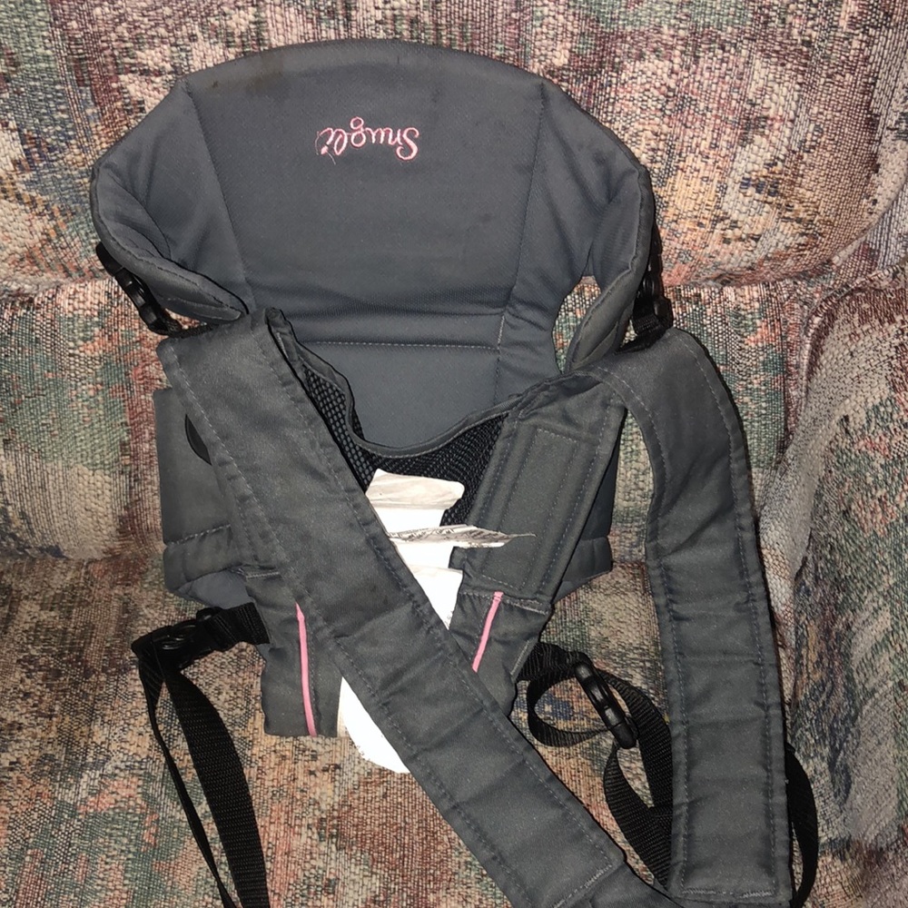 Snuggling Baby carrier - Picture 5 of 6